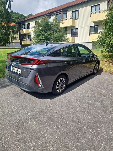 Toyota Prius Plug-in Hybrid 13 of 14