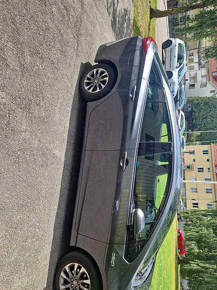 Toyota Prius Plug-in Hybrid 12 of 14