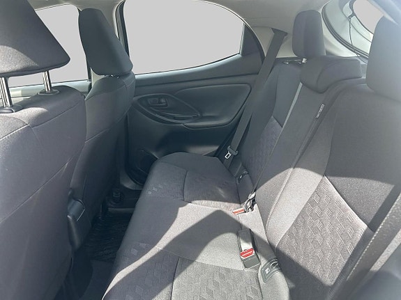 Toyota Yaris 10 of 18