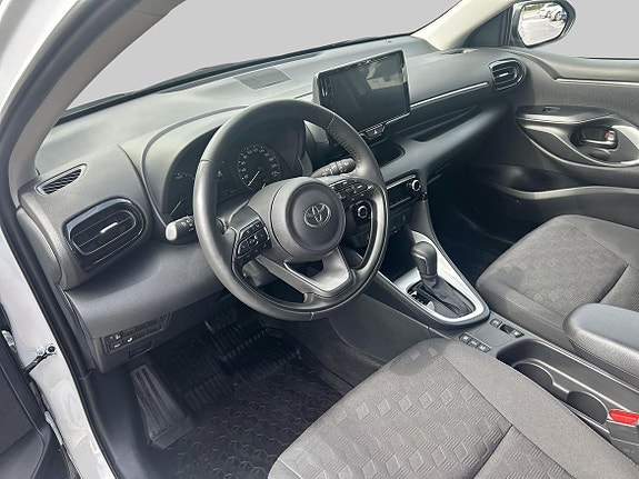 Toyota Yaris 13 of 18