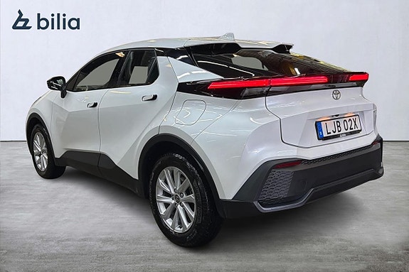 Toyota C-HR 2 of 21