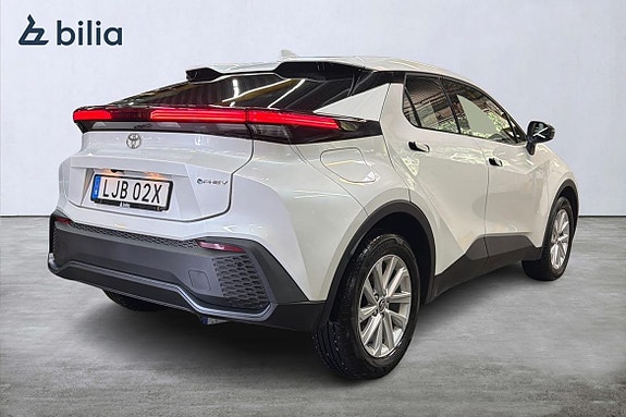 Toyota C-HR 19 of 21
