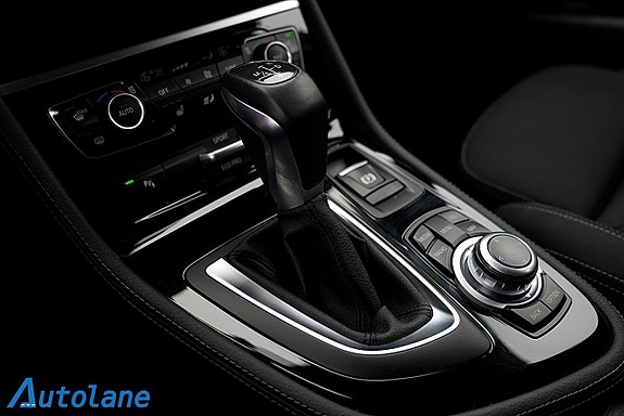 BMW 218d 26 of 30