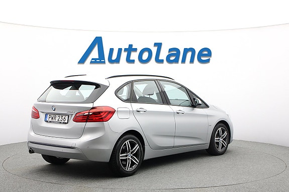 BMW 218d 8 of 30