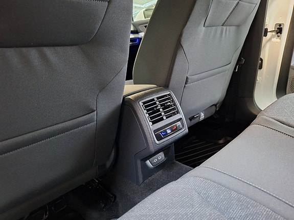 Volkswagen Golf VIII 12 of 24