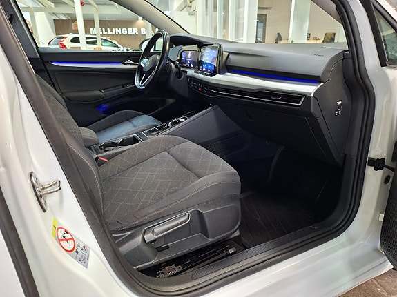 Volkswagen Golf VIII 6 of 24