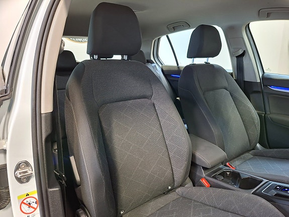Volkswagen Golf VIII 10 of 24