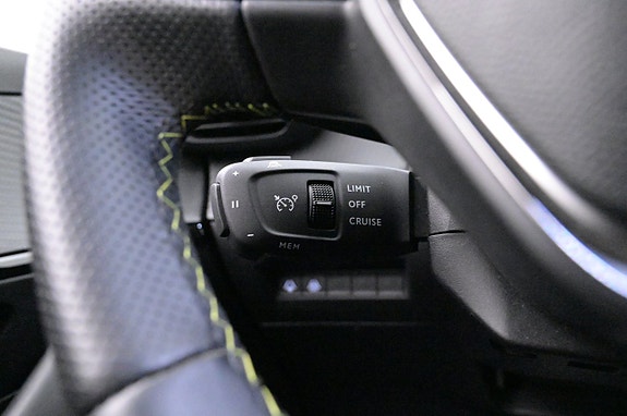 Peugeot e-208 8 of 27