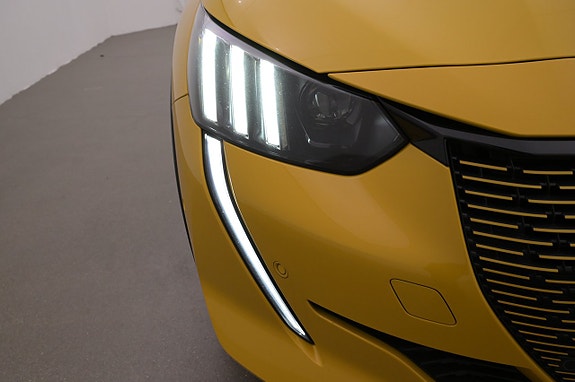 Peugeot e-208 26 of 27