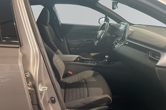 Toyota C-HR 6 of 10
