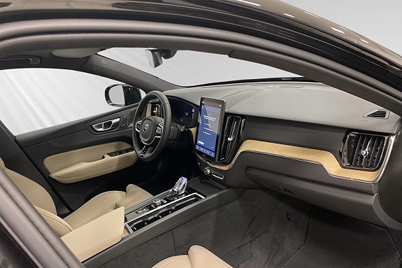 Volvo XC60 10 of 12