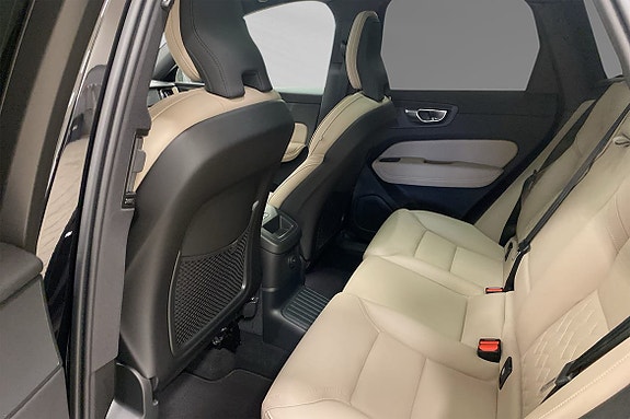 Volvo XC60 8 of 12