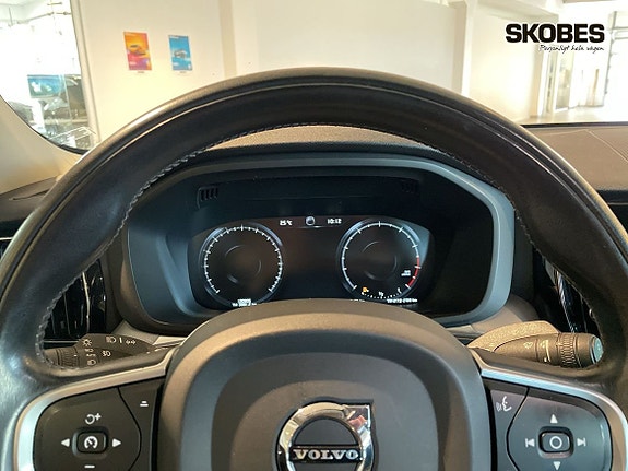 Volvo XC60 4 of 21