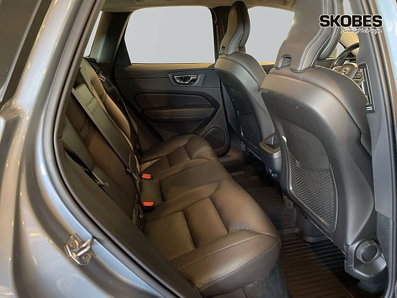 Volvo XC60 11 of 21