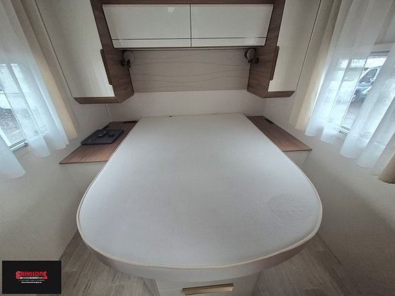 Pilote P 746 *Hydraulben * AC *Queenbed 5 of 16