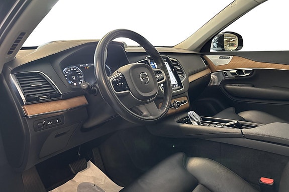 Volvo XC90 11 of 24
