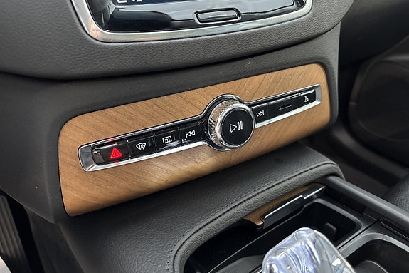 Volvo XC90 22 of 24