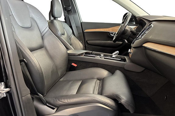 Volvo XC90 15 of 24