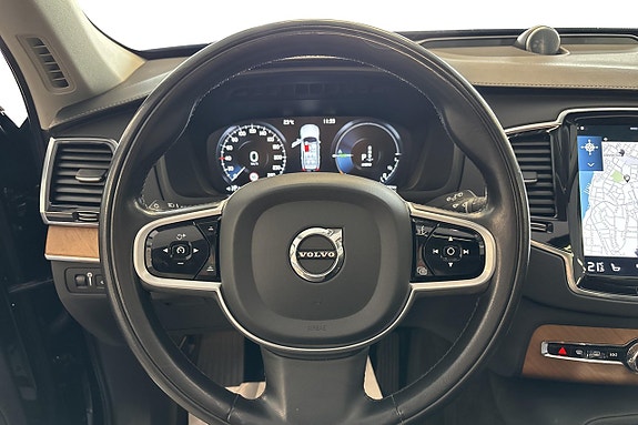 Volvo XC90 13 of 24
