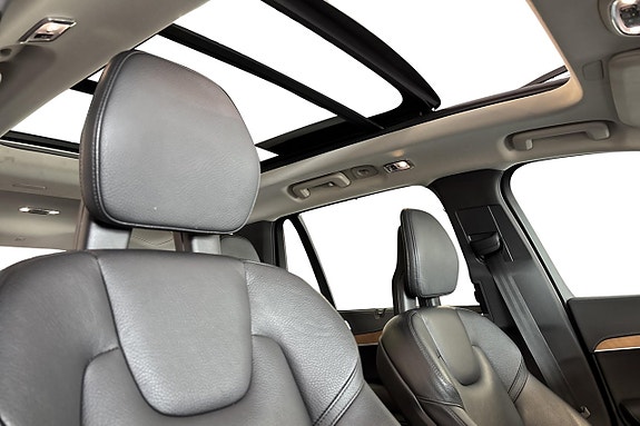 Volvo XC90 16 of 24