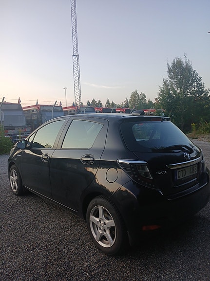 Toyota Yaris 3 of 5