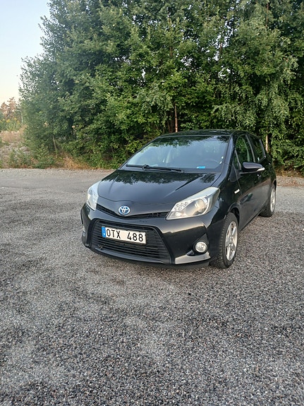 Toyota Yaris 4 of 5