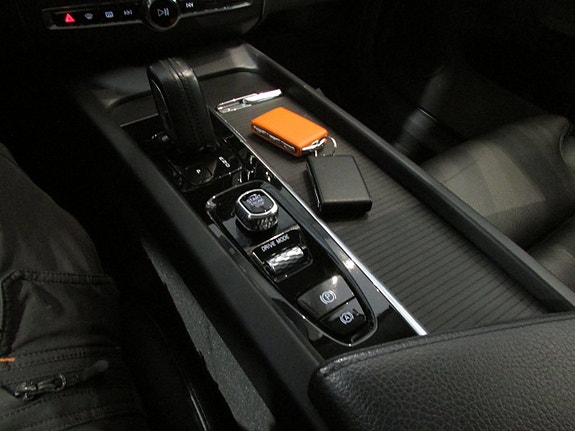 Volvo XC60 19 of 21