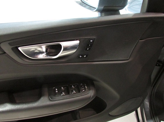 Volvo XC60 15 of 21
