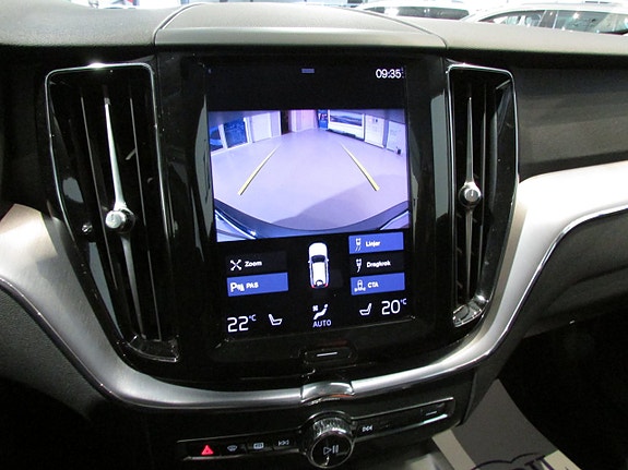 Volvo XC60 17 of 21