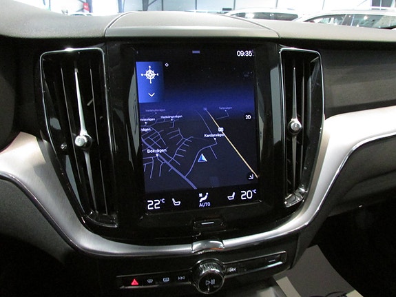 Volvo XC60 16 of 21
