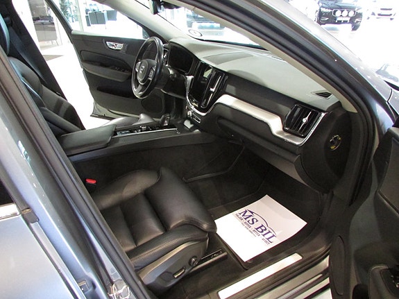 Volvo XC60 10 of 21