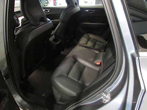 Volvo XC60 11 of 21