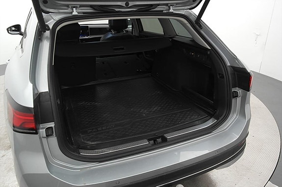 Volkswagen Passat 18 of 23