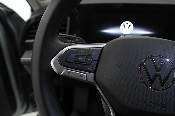 Volkswagen Passat 10 of 23