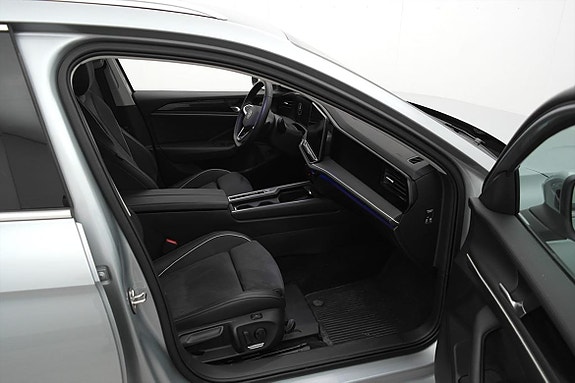 Volkswagen Passat 21 of 23