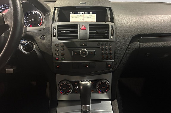 Mercedes-Benz C180 12 of 17
