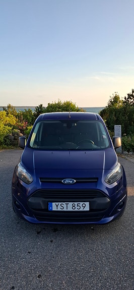 Ford Transit Connect 3 of 8