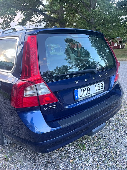 Volvo V70 3 of 5