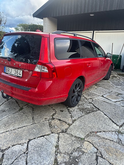 Volvo V70 3 of 9