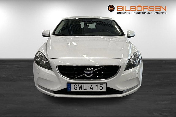 Volvo V40 2 of 16