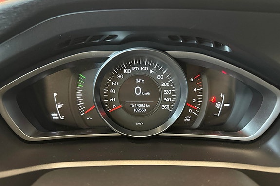 Volvo V40 10 of 16