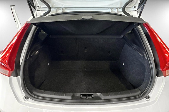 Volvo V40 14 of 16