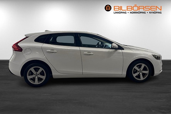 Volvo V40 4 of 16