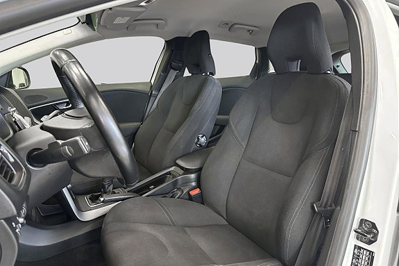 Volvo V40 8 of 16
