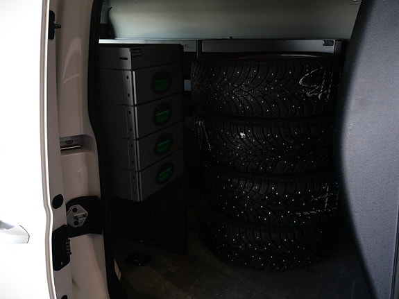Volkswagen Caddy Maxi 23 of 26
