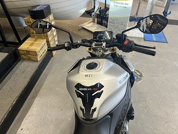 Suzuki GSX-S1000 6 of 6