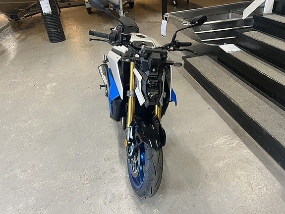 Suzuki GSX-S1000 2 of 6