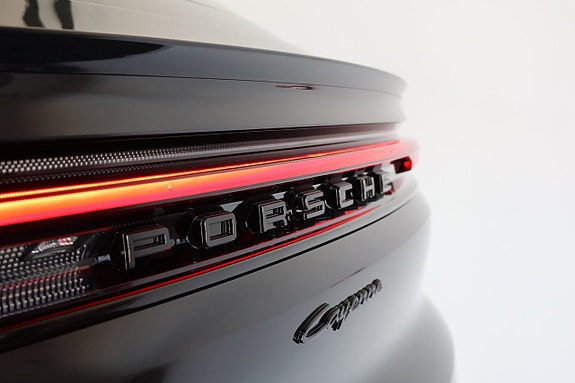 Porsche Cayenne 12 of 15