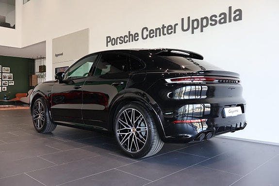 Porsche Cayenne 3 of 15