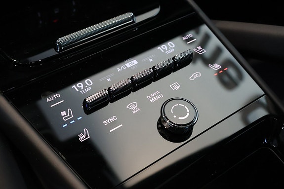 Porsche Cayenne 9 of 15